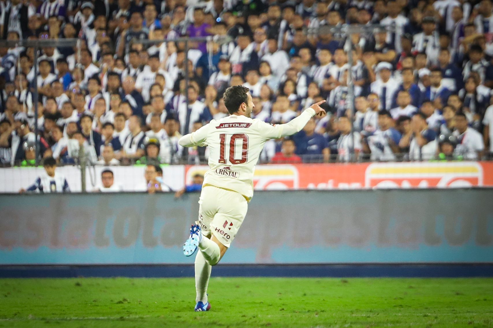 Dos años del “Matutazo 2023”: la noche en que Universitario «apagó» Matute