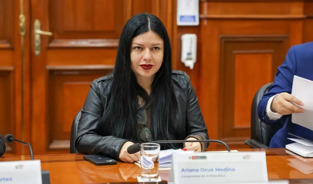 Ética aprueba investigar a congresista Ariana Orué