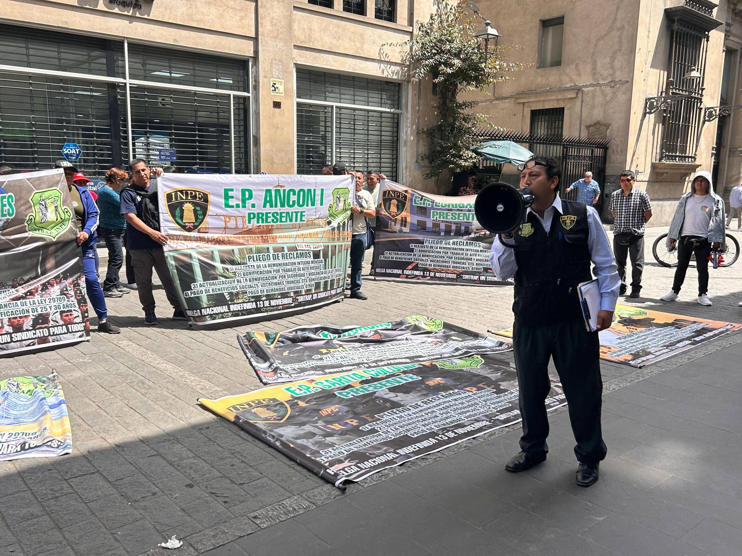 Trabajadores penitenciarios anuncian huelga indefinida