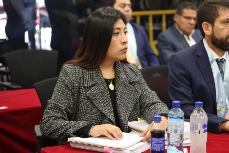 Sucio blindaje a Betssy Chávez en el Congreso