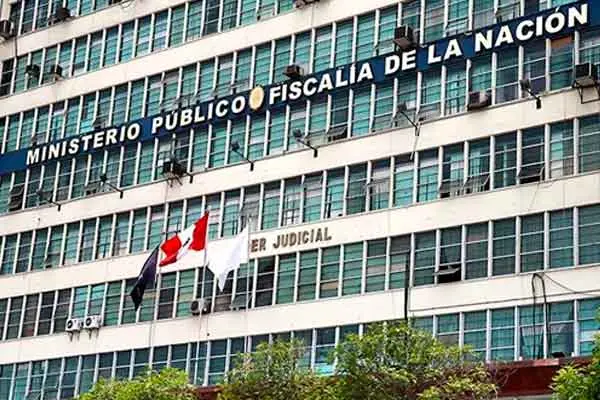 Fiscalía abre investigación contra psicóloga acusada de agredir a menor