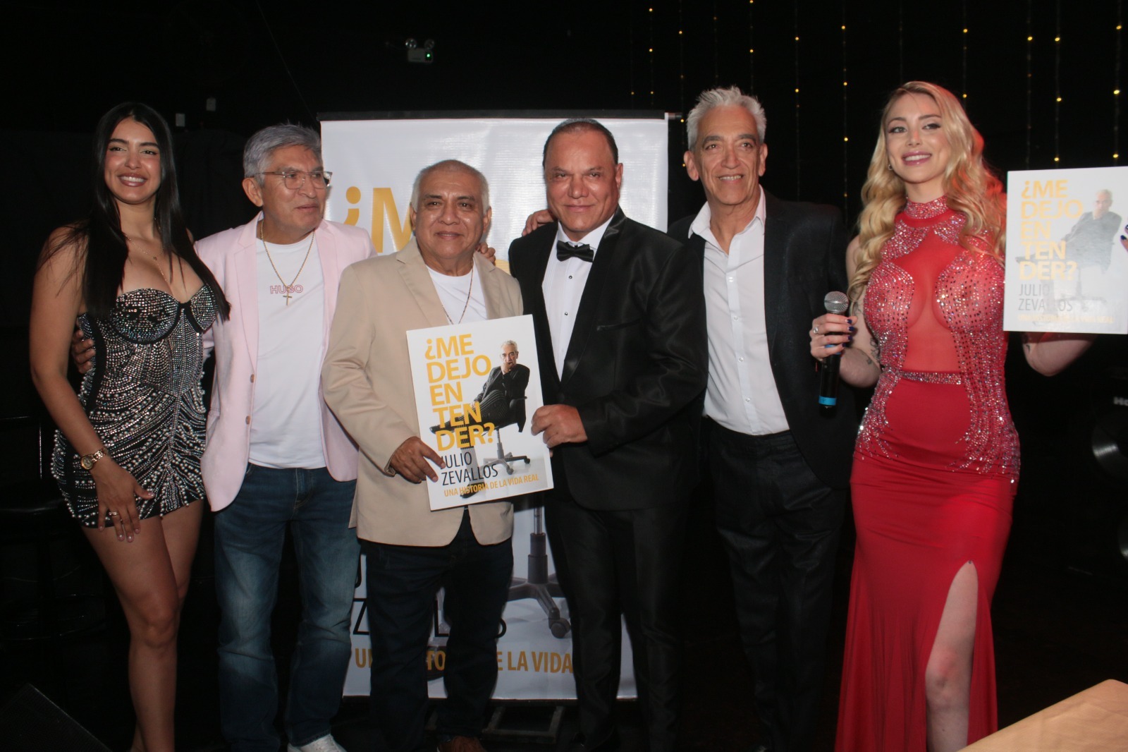 Julio Zevallos presenta su libro por sus 45 años de vida artística