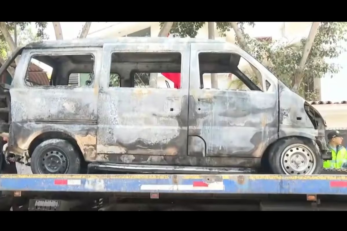 San Borja: Conductor incendió su miniván