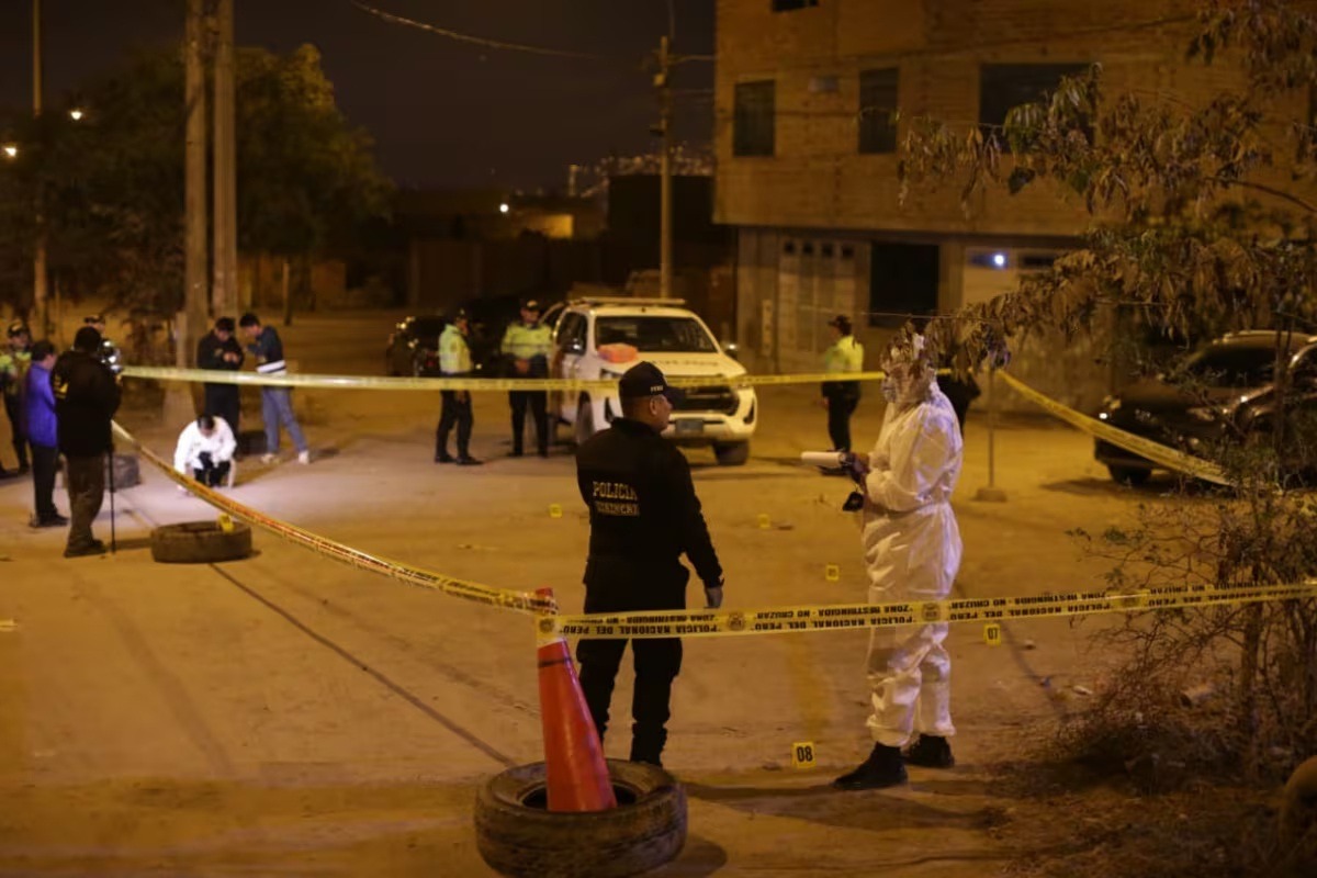 Sicario dispara nueve veces a una miniván y deja 2 heridos graves