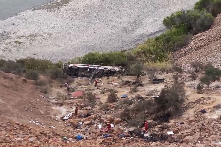 bus cae a abismo