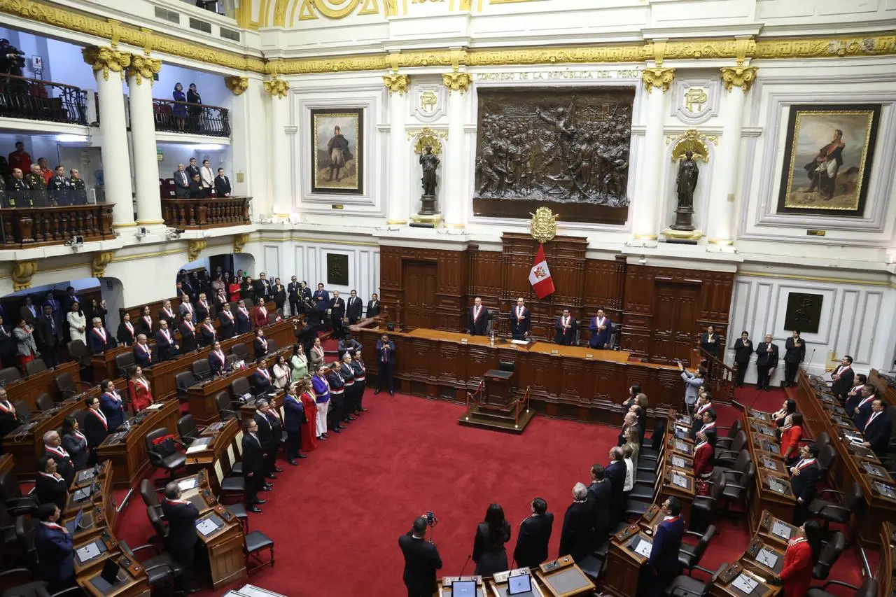 Proyecto de ley propone cárcel por inducir el voto o difundir información falsa en redes sociales