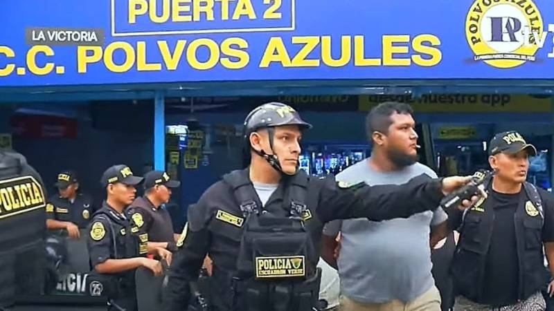 Megaoperativo en Polvos Azules: Policía interviene 70 stands y recupera celulares robados