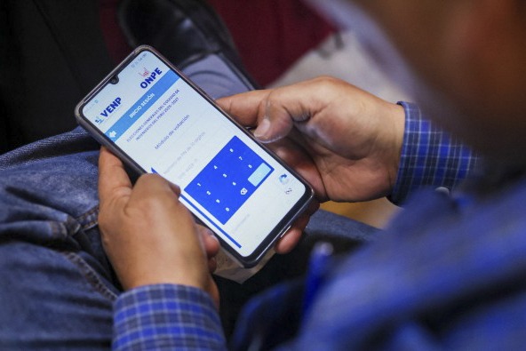 Voto digital en Perú: más de 9 mil ciudadanos participan en piloto electoral rumbo a 2026