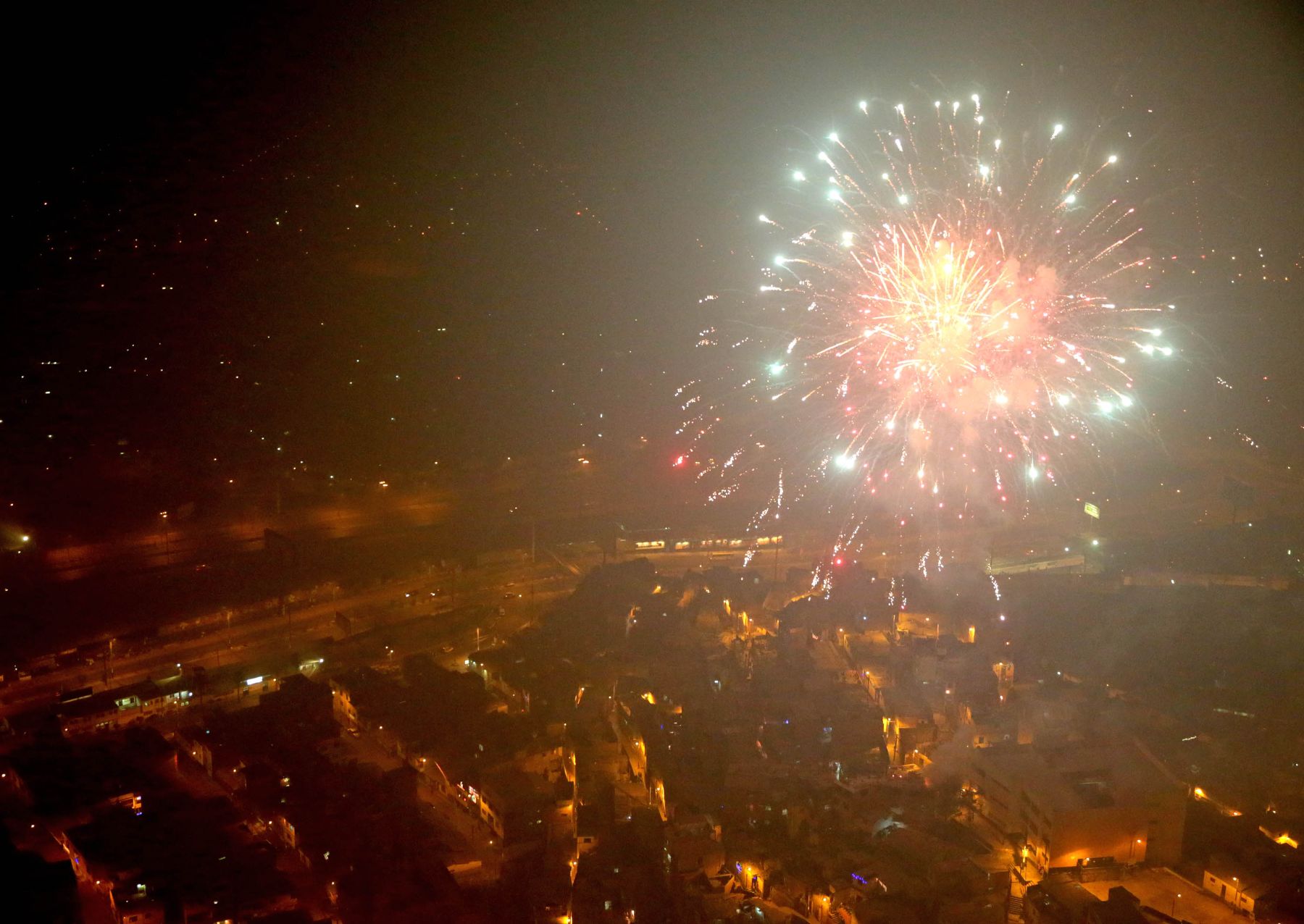 Año Nuevo: Estos son los 5 riesgos eléctricos que podrían arruinar tus fiestas