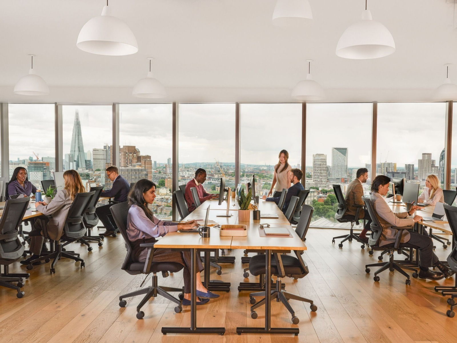 Balance 2025: así evolucionó la oficina peruana entre la IA y la presencialidad