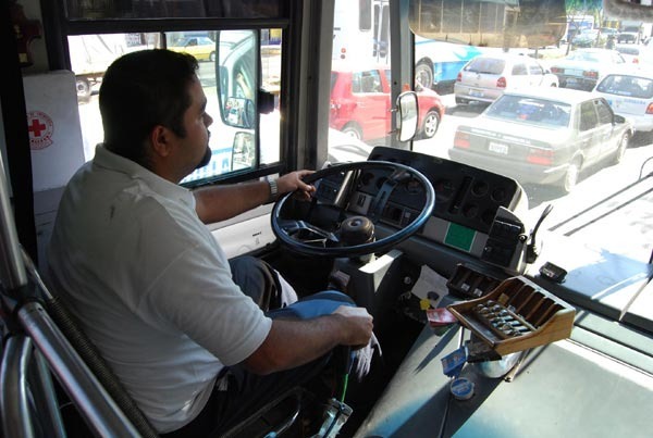 ATU evalúa uso de chalecos antibalas para conductores