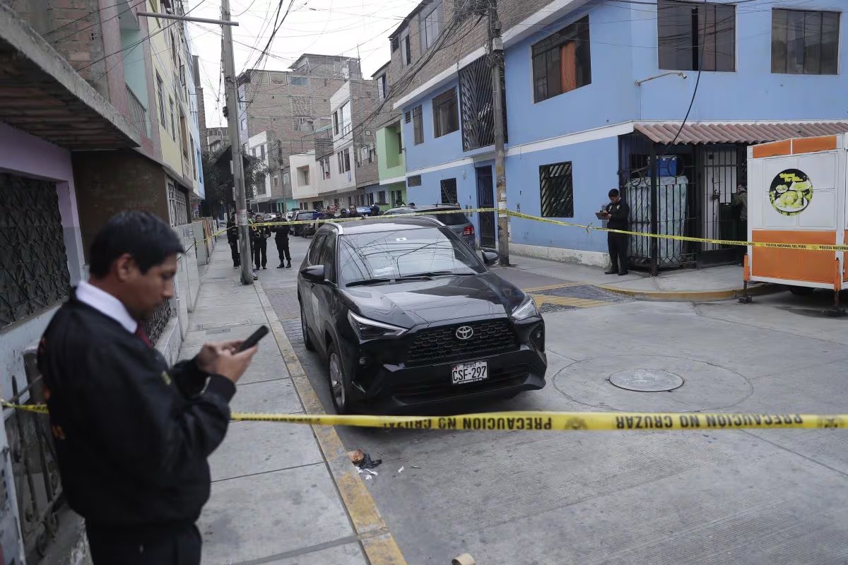Asesinan a hombre en interior de su auto