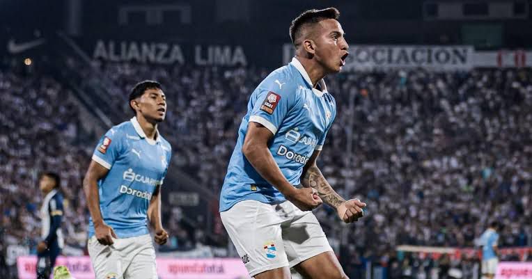 Cristal forzó penales y eliminó a Alianza