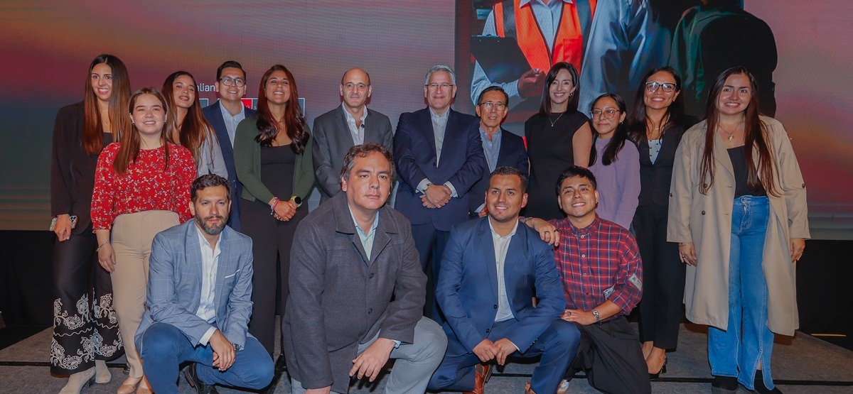 Estudiantes y egresados de secundaria podrán acceder a  400 000 becas virtuales