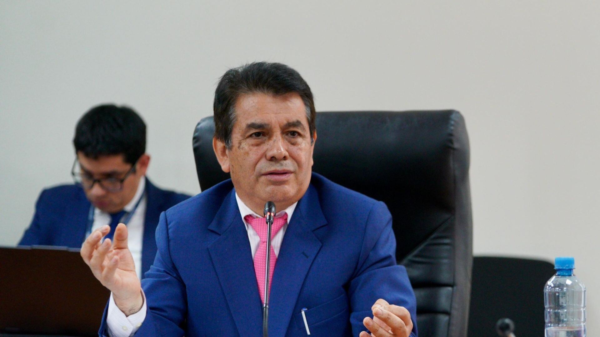 “Vela y Pérez son un par de fracasados”