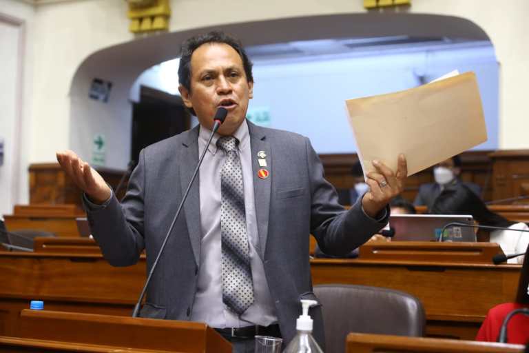 Denuncian a 20 exministros ante el Ministerio Público