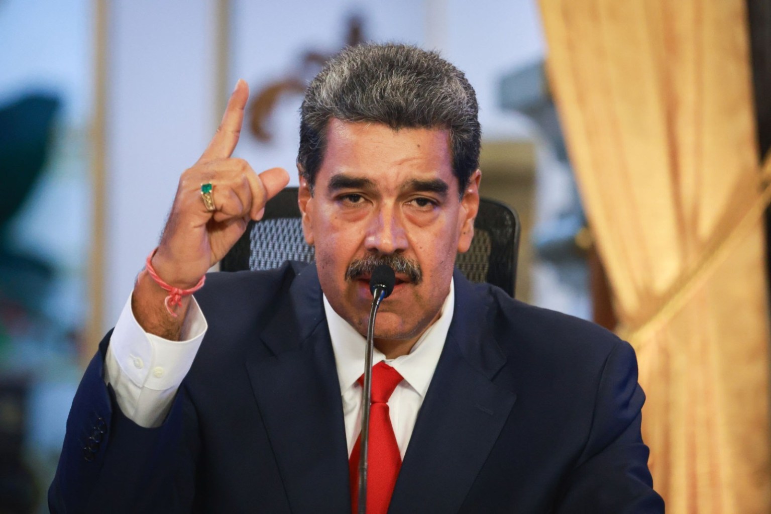 Maduro recurre a custodios cubanos