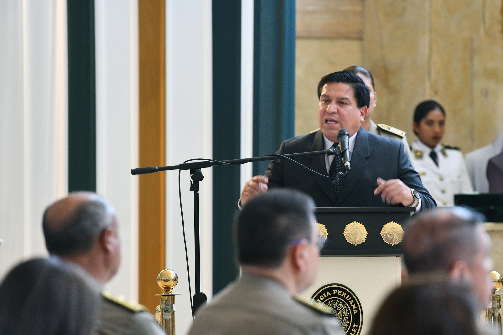 Rinden homenaje a generales de la PNP