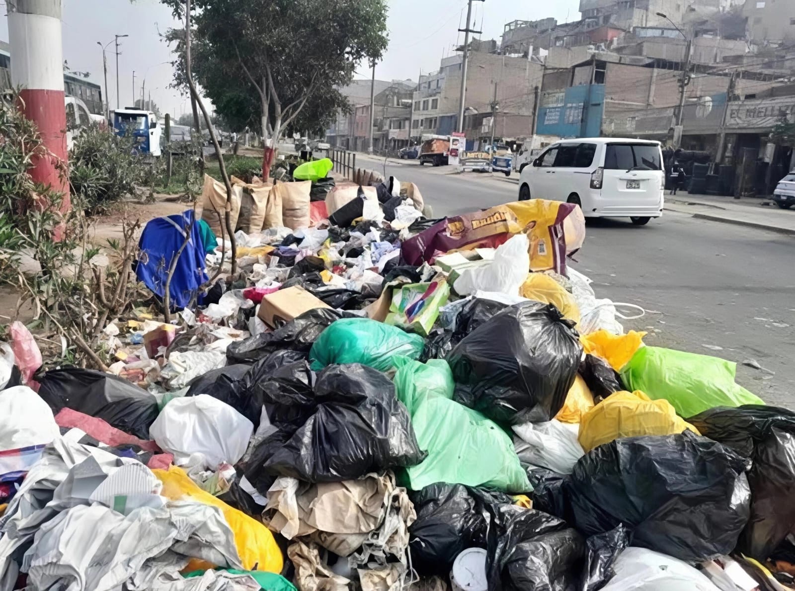 Pobladores de distritos de Lima Norte preocupados por acumulación de basura