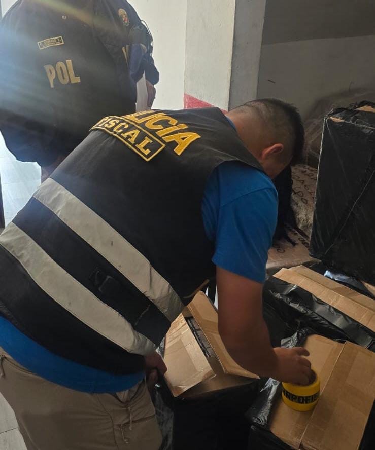 POLICÍA INCAUTA MILES DE CIGARRILLOS ILEGALES  EN EMPRESA DE TRANSPORTES DE LA VICTORIA