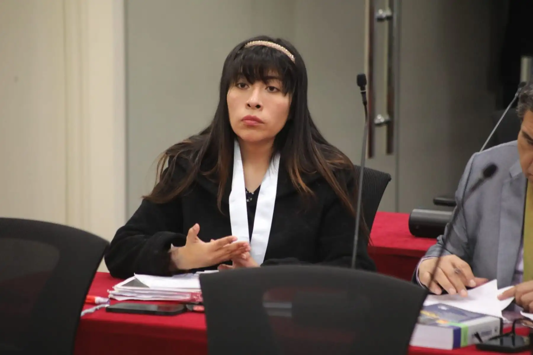 PJ da luz verde a investigación preparatoria contra Betssy Chávez por presuntas contrataciones irregulares