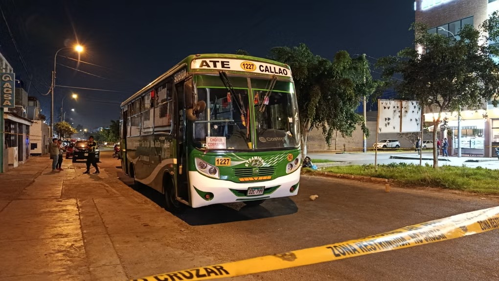San Luis: Delincuentes disparan contra bus y huyen en motocicleta