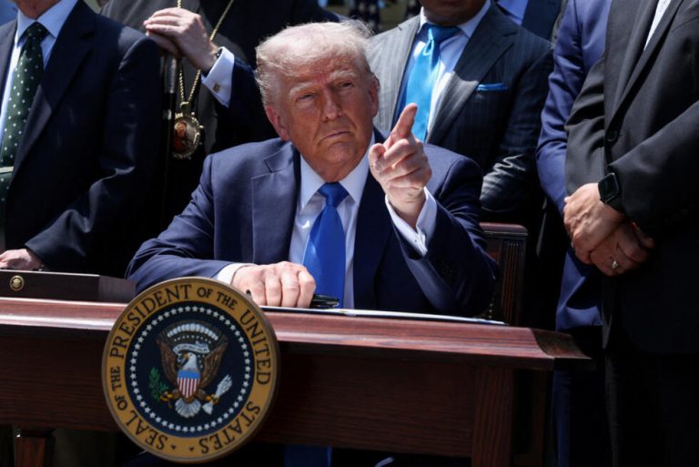 Donald Trump sobr Irán