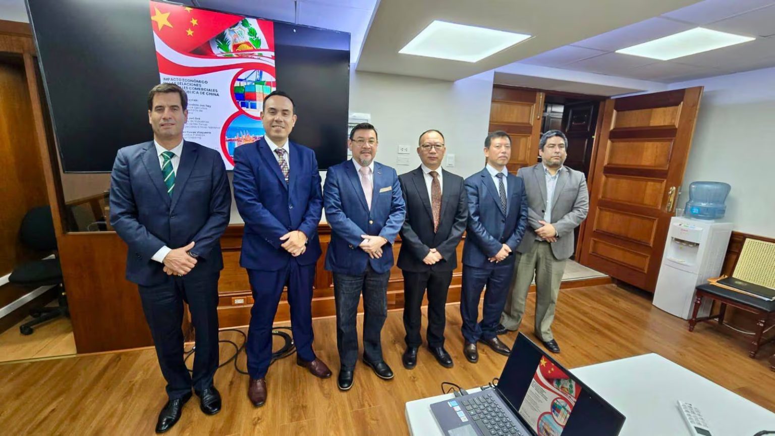 Empresa vinculada a Zhihua Yang logró contrato en Palacio - La Razón