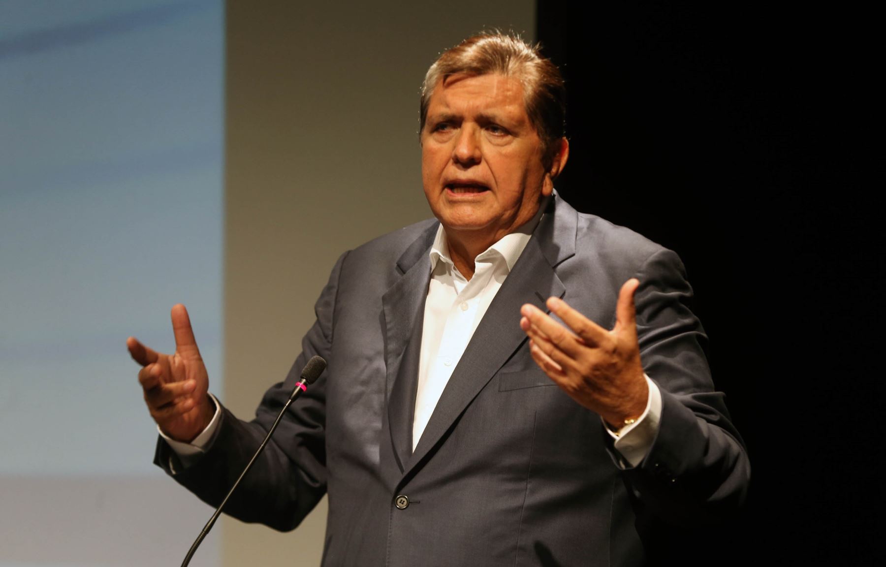 Caviares insisten en acoso contra partido de Alan García