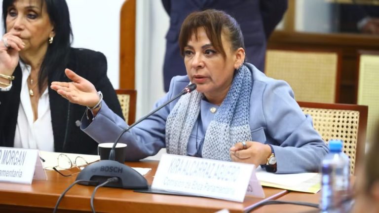 Congresista Alcarraz golpea y amenaza a fiscalizador del SAT