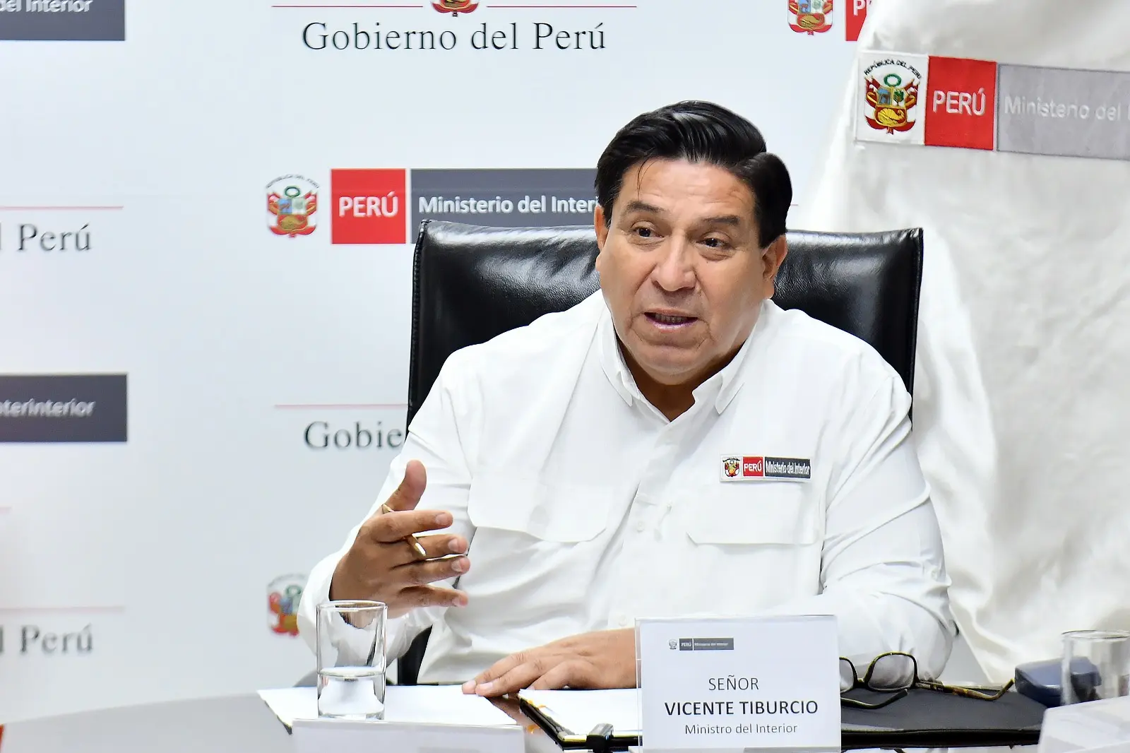 Escándalo en compra de avión de US$ 63 millones embarra a ministro del Interior