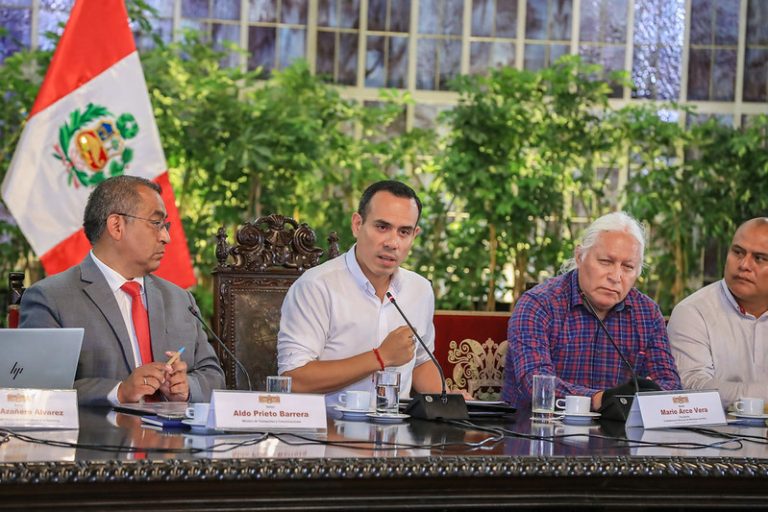 Jerí niega irregularidades y afirma que no dejará el cargo