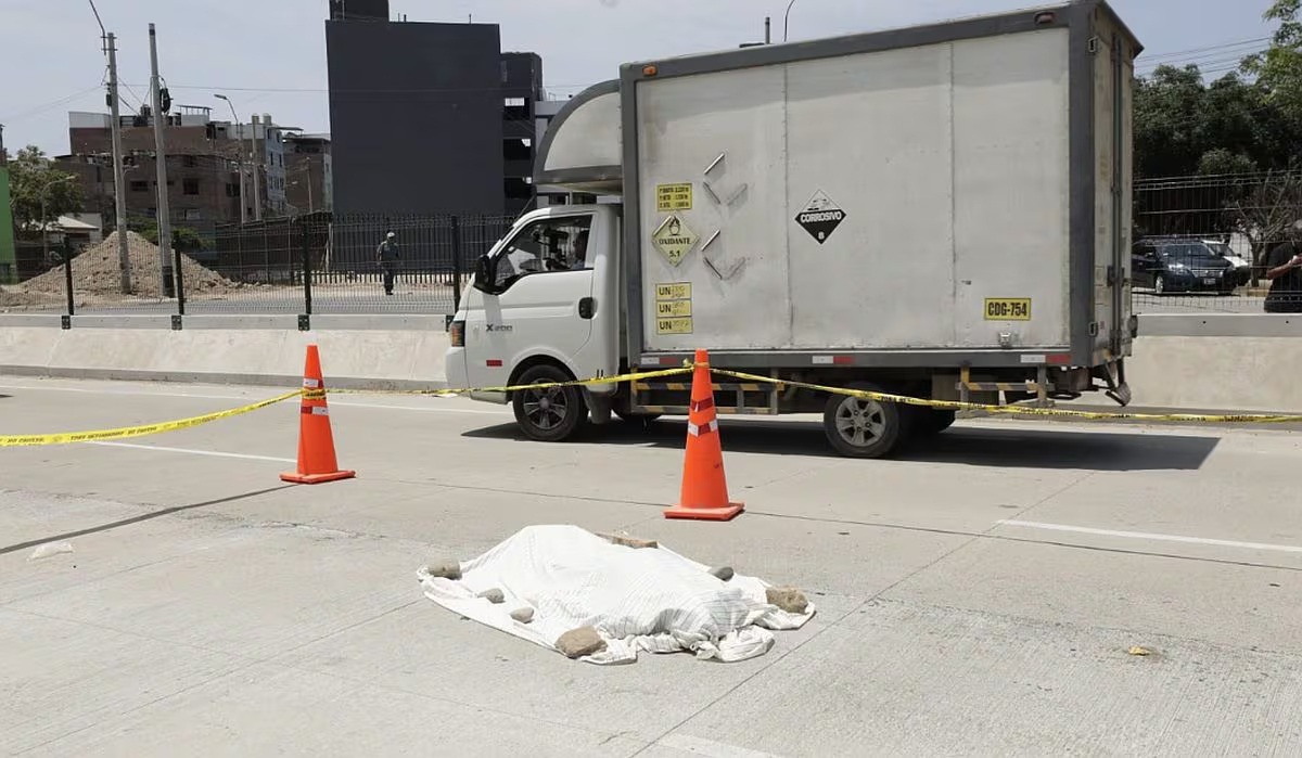 Mujer muere atropellada por auto en Surco