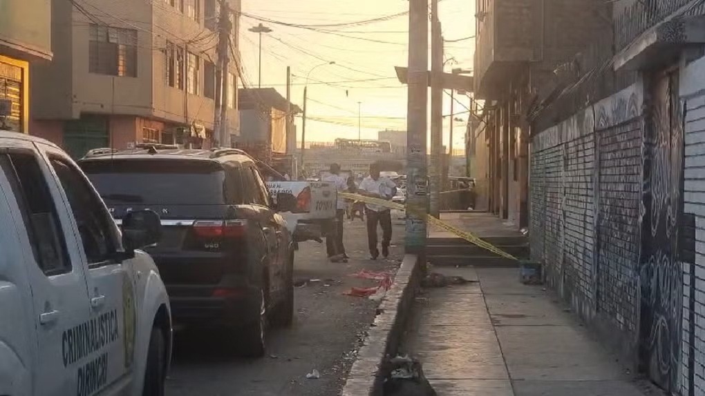 Sujetos acribillan a hombre en exteriores de mercado en Rímac