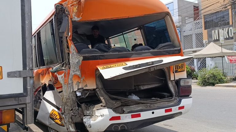 Una furgoneta sin frenos causa cuádruple choque