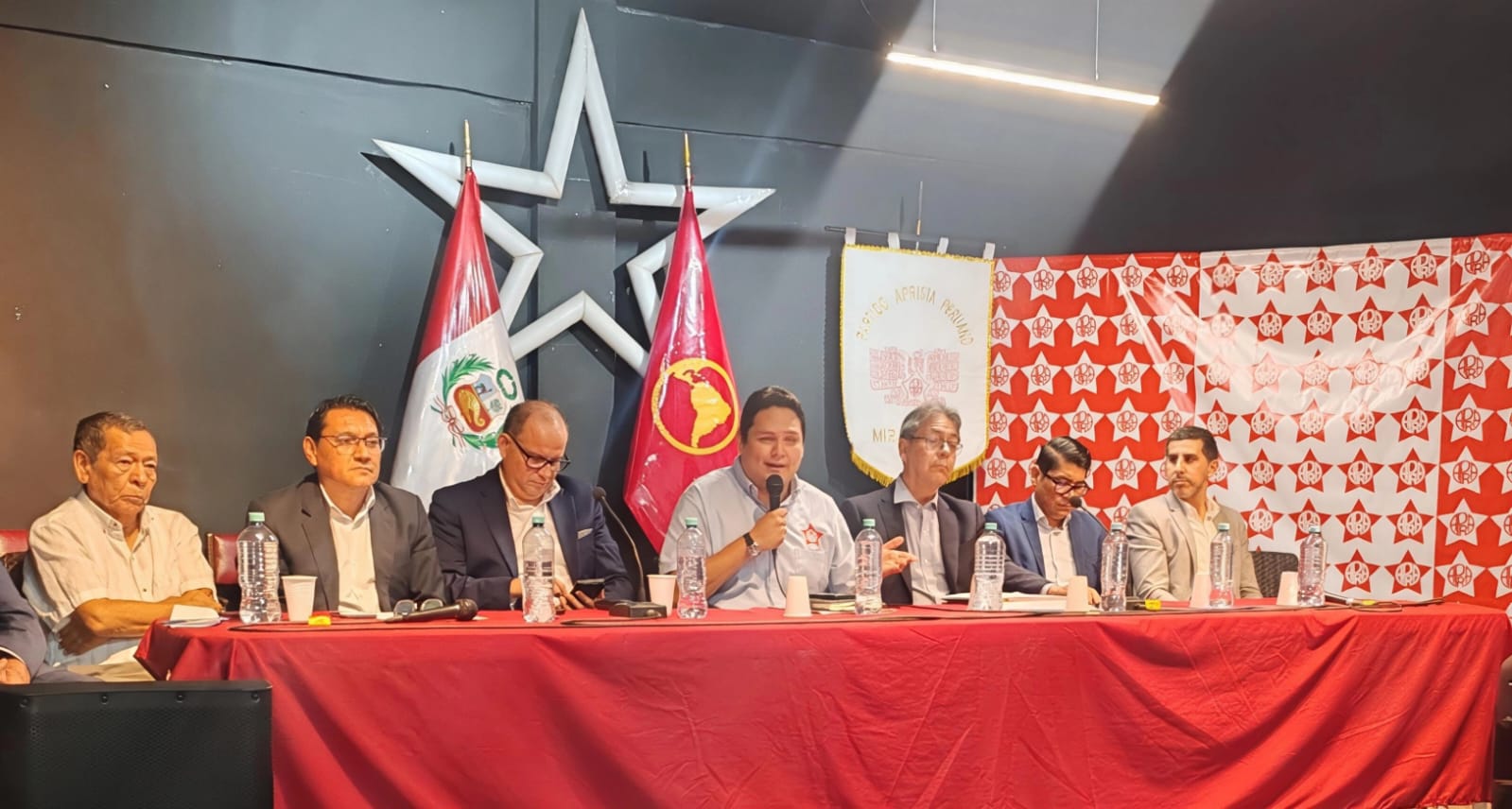 APRA: Enrique Valderrama anuncia Plan de Reactivación económica con 3.5 M de empleos, créditos a las Mypes y 450 mil viviendas sociales