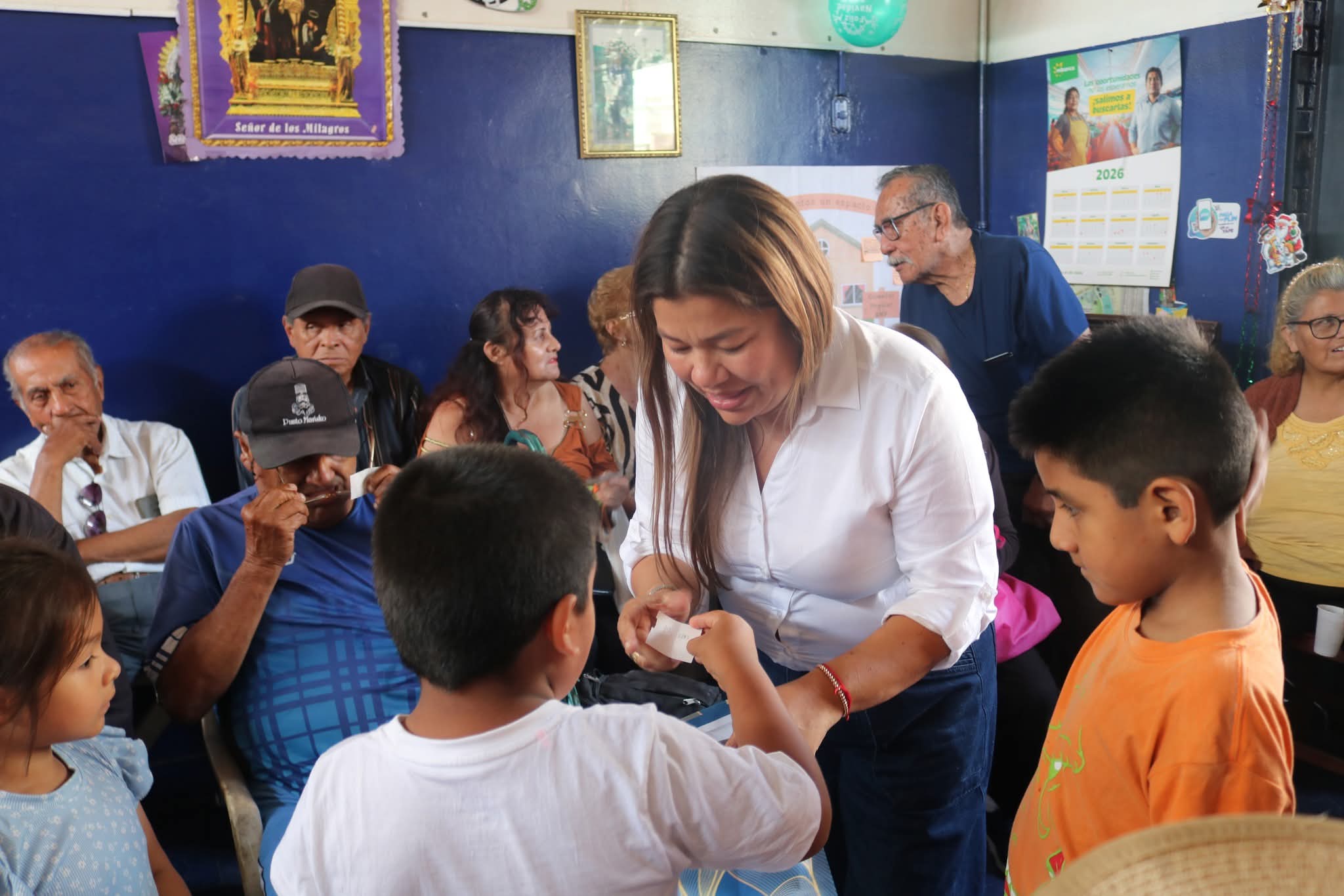 Carolina Mannucci hace su campaña recorriendo Lima