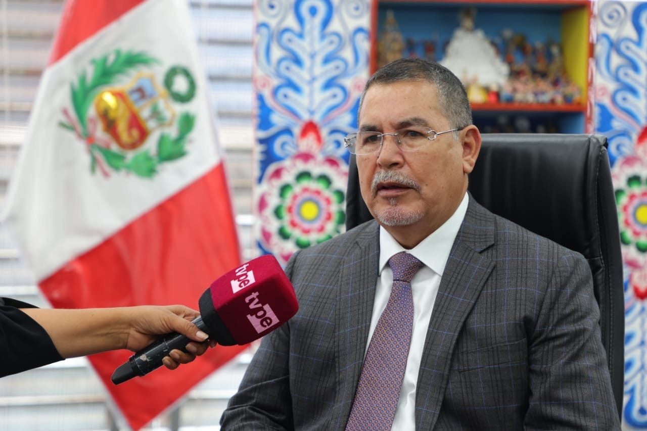 *MINISTRO DE EDUCACIÓN REITERA QUE LA MATRÍCULA EN COLEGIOS PÚBLICOS ES GRATUITA Y PIDE A PADRES DE FAMILIA QUE NO SE DEJEN SORPRENDER*