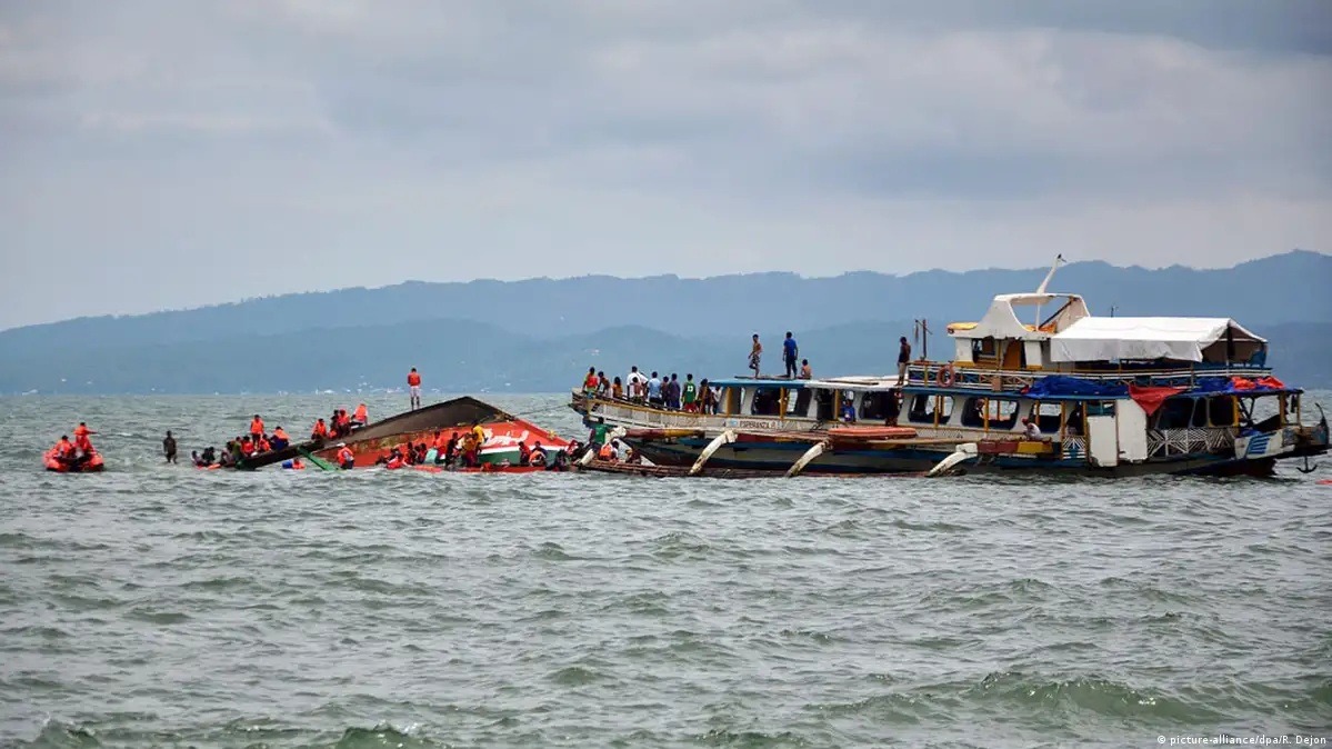 Ferry con más de 350 personas a bordo se hunde en Filipinas: al menos 18 muertos, decenas de desaparecidos y cientos rescatados