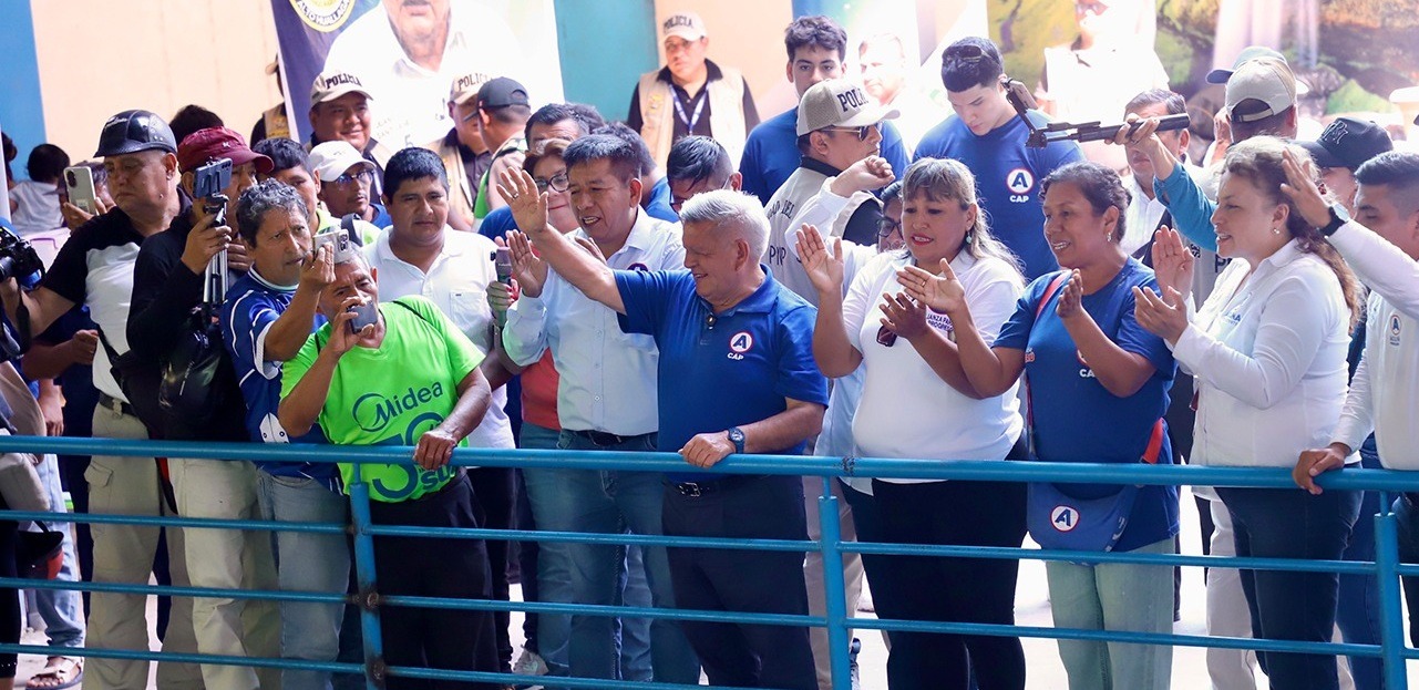 Candidato César Acuña anunció construcción de grandes presas de agua