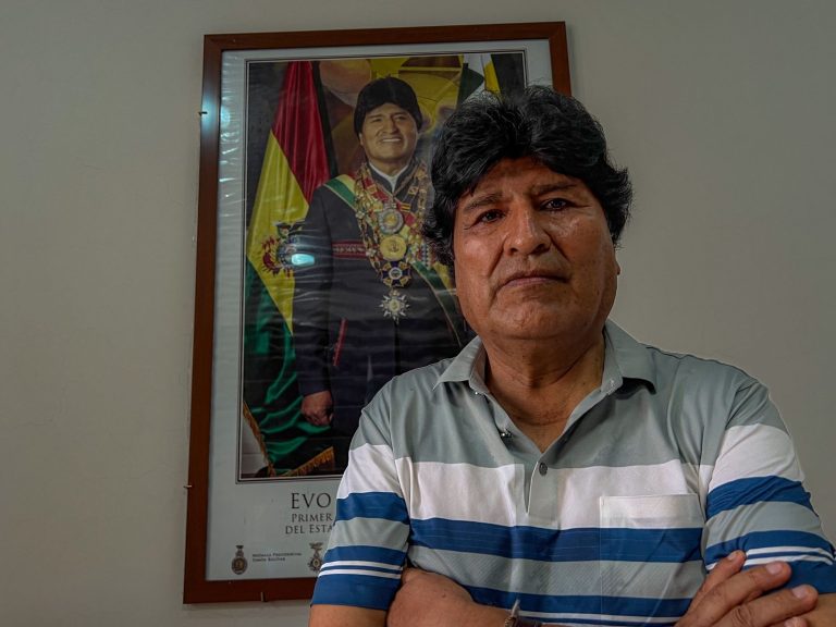 Advierten sobre posible fuga de Evo a México