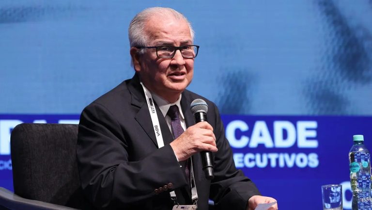 Fiscalía cita a López Chau por peculado