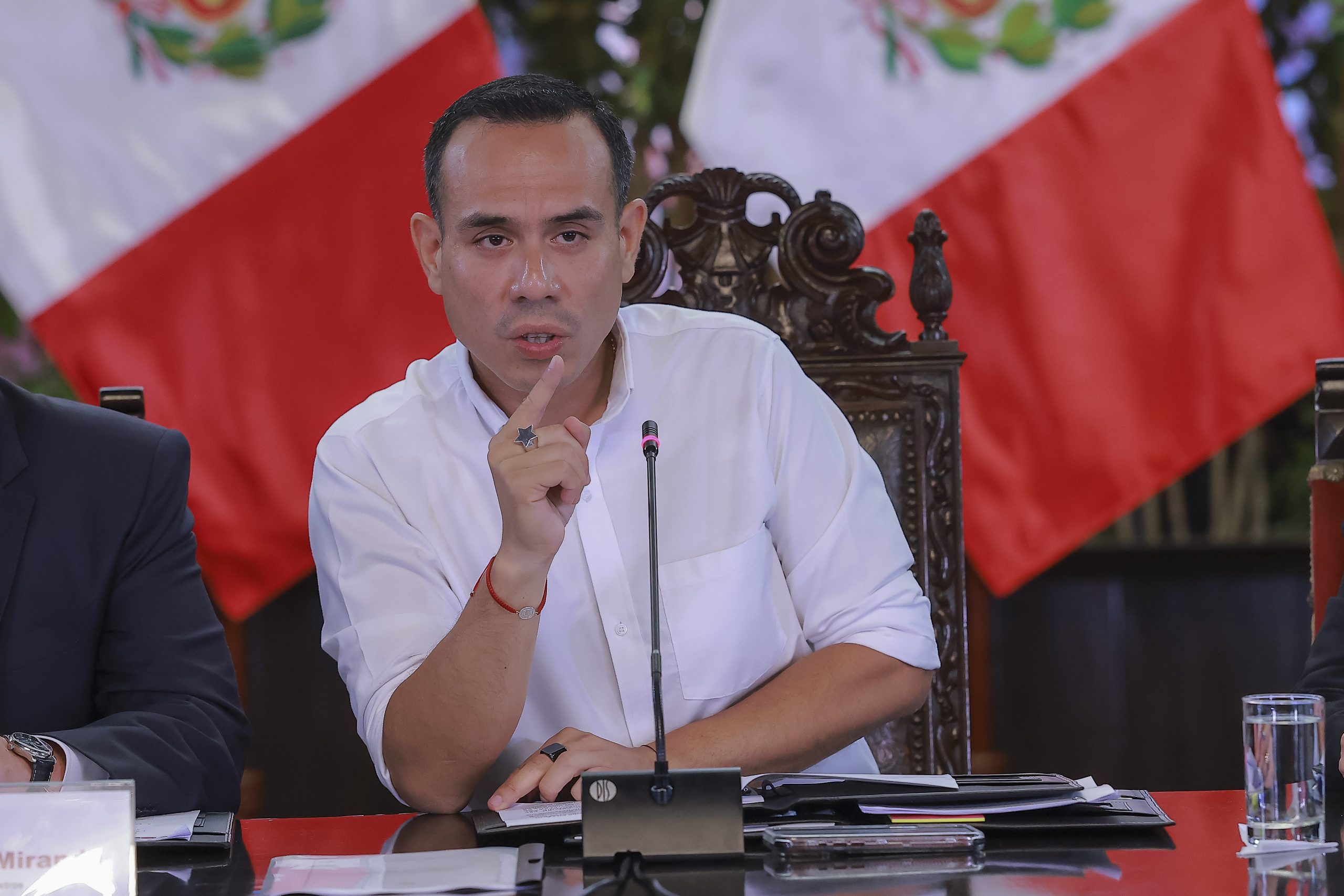 Congreso acorrala a José Jerí y debatirá su salida