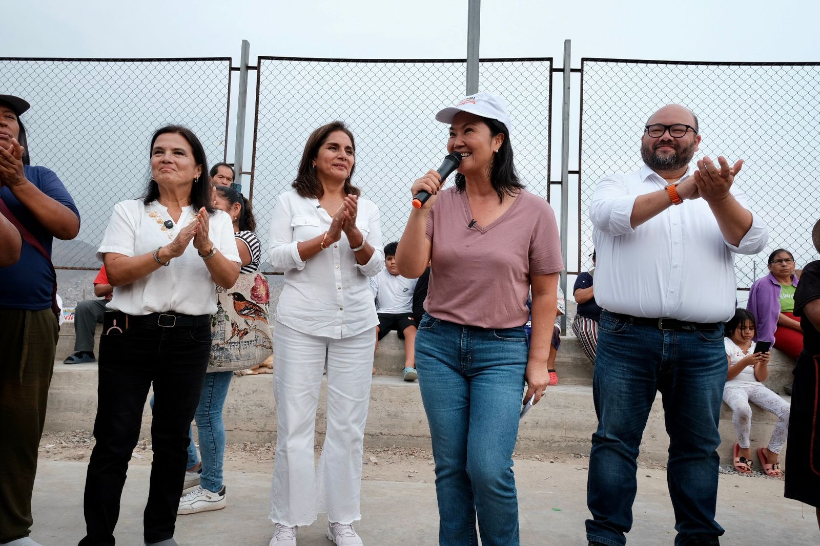 Keiko presentó el Plan Nacional de titulación y saneamiento físico