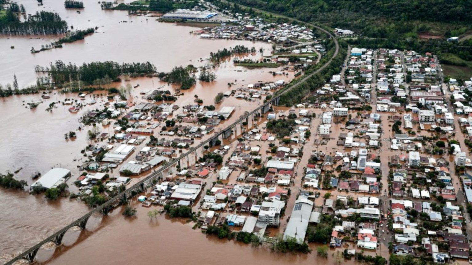 Lluvias récord en Brasil dejan al menos 28 muertos