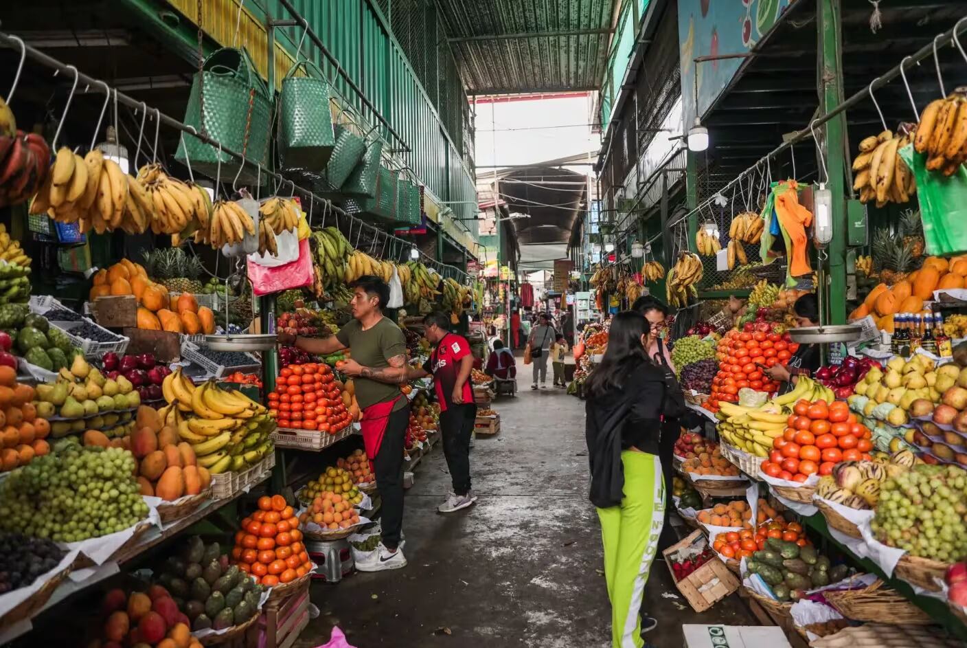 Huaicos elevan precios en mercado de Zárate: pollo supera los S/ 12 y suben tubérculos y frutas