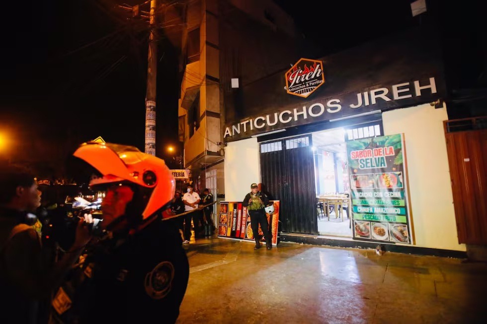 Los Olivos: Sicarios asesinan a tres en anticuchería