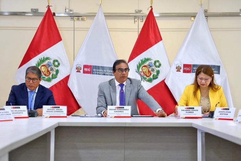 Ministro Óscar Fernández ratifica el compromiso del Estado de consolidar el diálogo tripartito