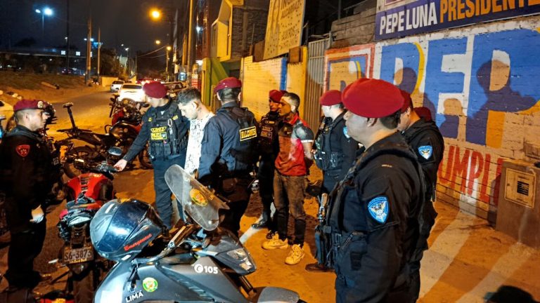 cae mujer con arma de fuego en Santa Anita