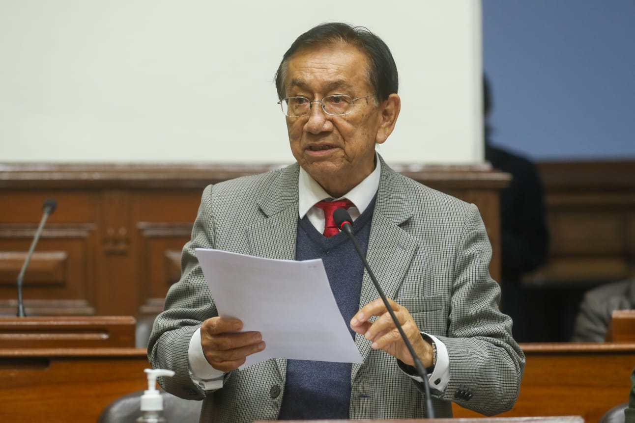 Presidente Balcázar anuncia mesa de diálogo y busca fortalecer relación con la prensa